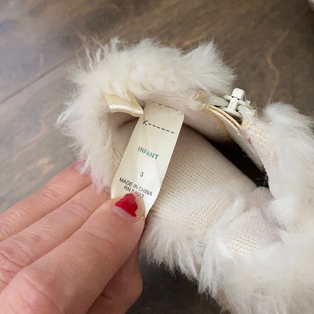 Fuzzy boots - Picture 3 of 3